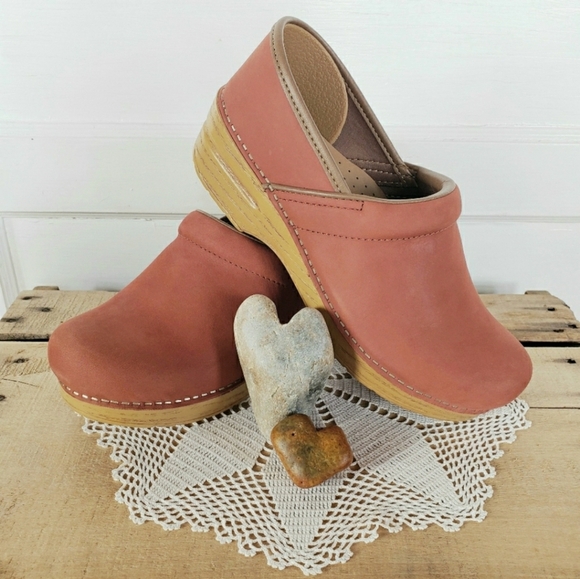 Desert Sunset Dansko Pro Honey Clogs Cinnamon Nubuck Suede Boho Cottage 36 40 - Picture 1 of 9